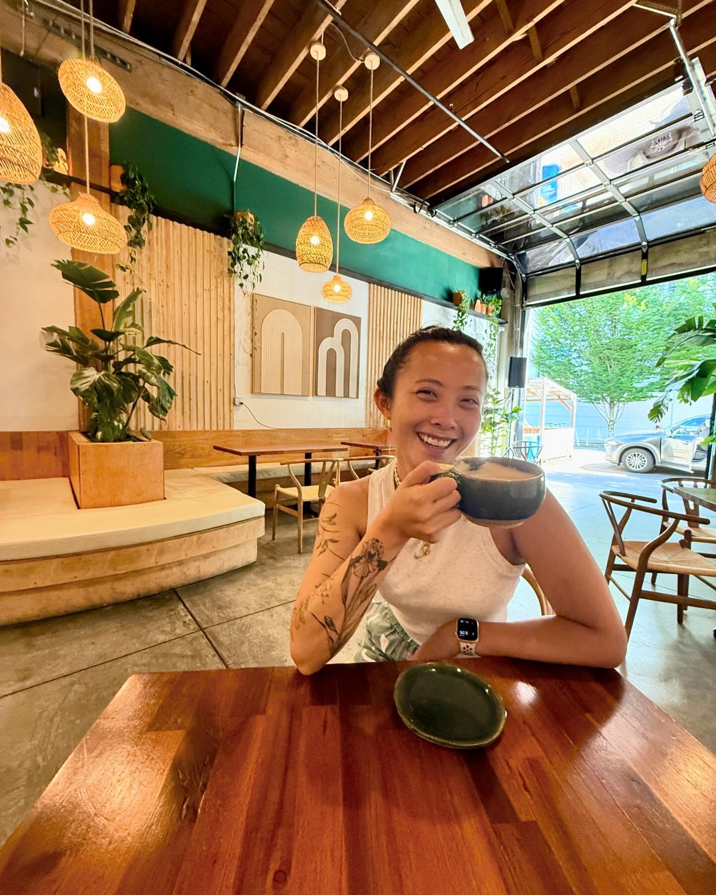 There’s something so special about drinking coffee from a handmade mug. 
I’m so honored to have completed a second set for @mattacafeusa - this time we also added 2 custom vase pitchers. 
Now sipping at their NW location ☺️