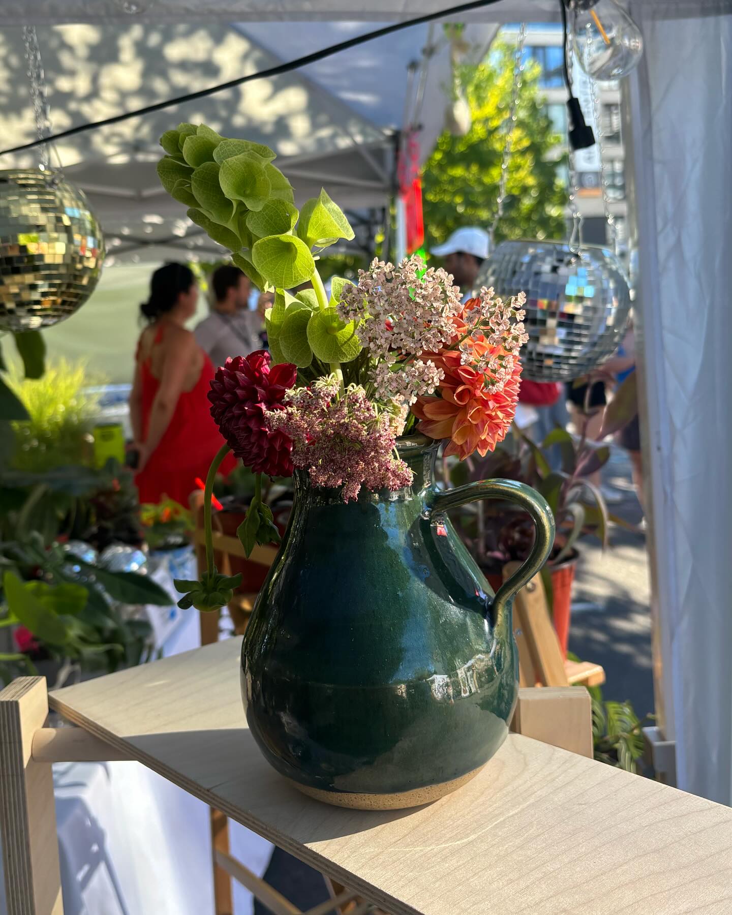 Another @legendarymakersmarket in the books ✌🏼so amazing seeing friends, coworkers, & the community coming together 🥹 
3 years in a row is no small feat, thank you @asianamericantown & the team for another epic year. 
Special shout out to @sarahandhareld for organizing our pod & being the queen of plants 🪴 && @heomakes for being my amazing boothmate 🫶